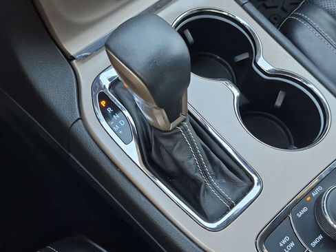 Used 2017 Jeep Grand Cherokee Overland AWD/4WD image 29