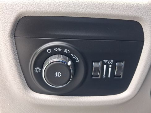 Used 2021 Jeep Grand Cherokee L Overland w/ Advanced Protech Group III AWD/4WD image 20