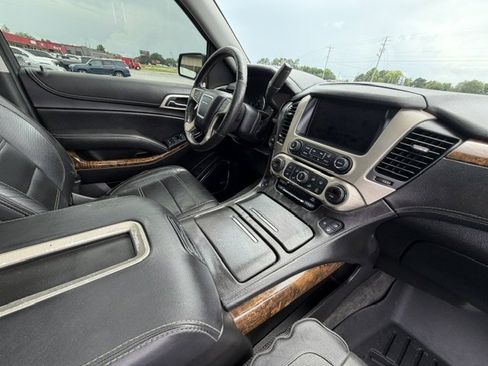 Used 2015 GMC Yukon Denali w/ Touring Package AWD/4WD image 9