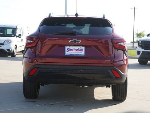 Used 2024 Chevrolet Trax RS w/ Sunroof Package FWD image 8