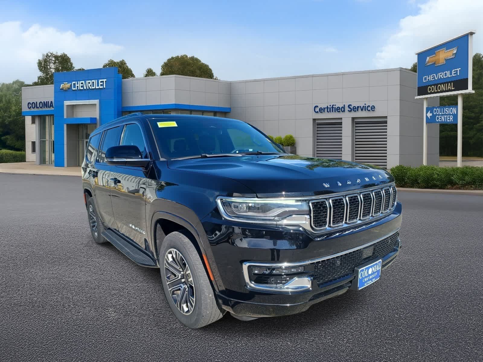 Used 2023 Jeep Wagoneer 4WD w/ Premium Group I image 2