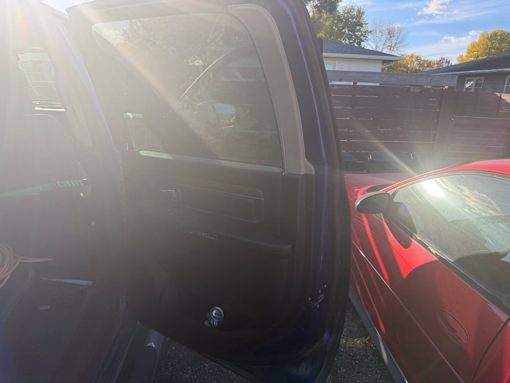 Used 2015 RAM 1500 Laramie w/ Convenience Group AWD/4WD image 3