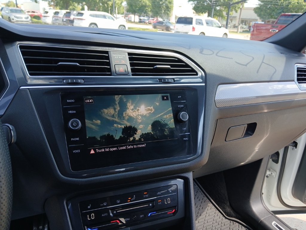 Used 2024 Volkswagen Tiguan SE R-Line w/ MDO Package, Three-Row FWD image 16