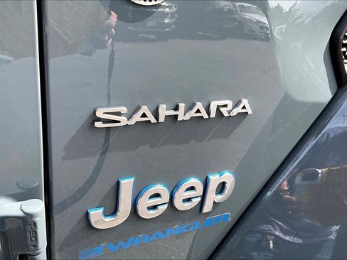 Used 2024 Jeep Wrangler Unlimited Sahara w/ Technology Group AWD/4WD image 15