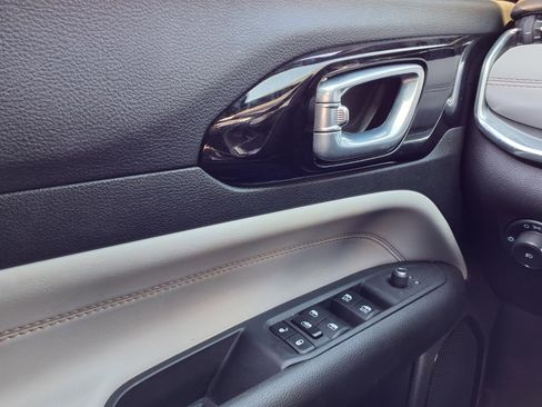 Used 2023 Jeep Compass Limited image 18