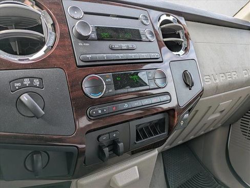 Used 2010 Ford F250 Lariat image 11