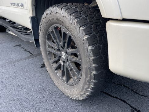 Used 2019 Nissan Titan PRO-4X w/ Pro-4x Convenience Package AWD/4WD image 10