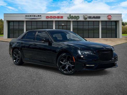 Used 2022 Chrysler 300 Touring L w/ Popular Equipment Group RWD image 2