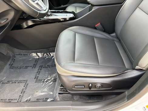 Used 2024 Chevrolet Trax ACTIV w/ Sunroof Package FWD image 16