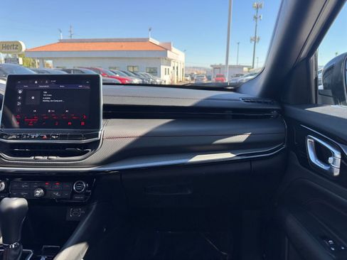 Used 2025 Jeep Compass Trailhawk image 33