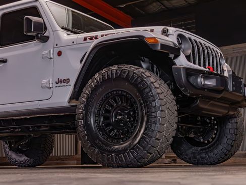 Used 2025 Jeep Wrangler Unlimited Rubicon AWD/4WD image 12