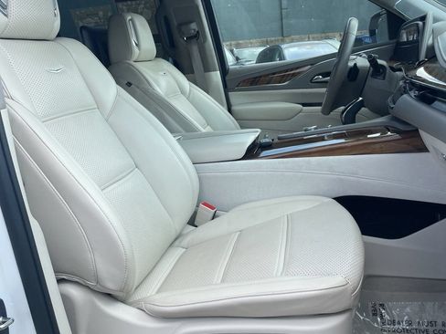 Used 2023 Cadillac Escalade Premium Luxury Platinum AWD/4WD image 9