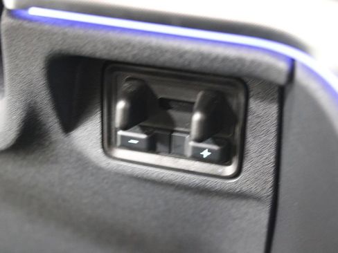 Used 2025 Ford Expedition Platinum image 48