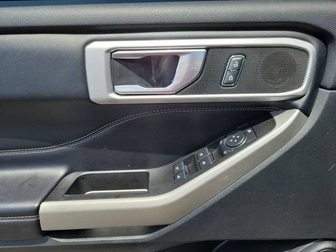 Used 2022 Ford Explorer XLT RWD image 13