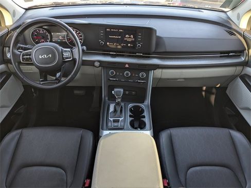 Certified 2024 Kia Carnival LX image 21