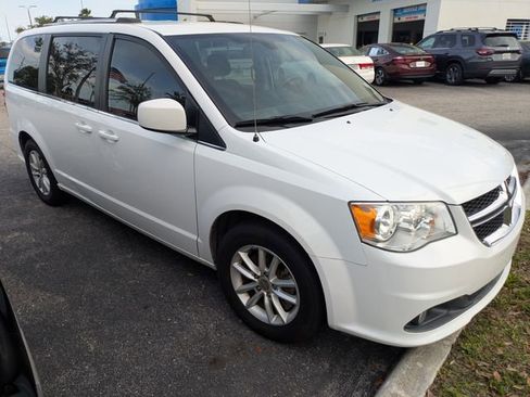Used 2019 Dodge Grand Caravan SXT image 5