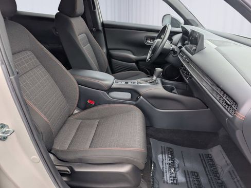 Used 2023 Honda HR-V Sport image 9