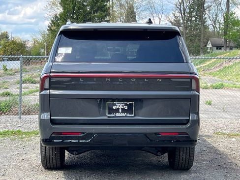 New 2025 Lincoln Navigator L Black Label AWD/4WD image 4