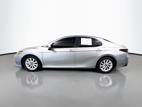 Used 2022 Toyota Camry LE FWD image 9