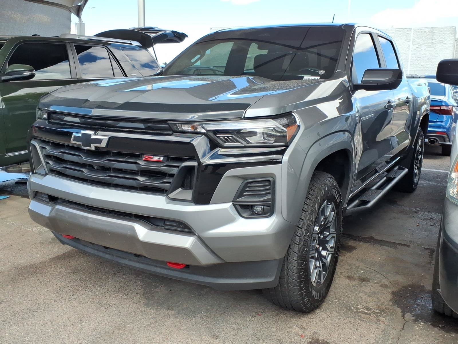 Used 2025 Chevrolet Colorado Z71 w/ Technology Package AWD/4WD image 1