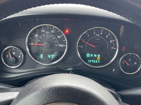 Used 2011 Jeep Wrangler Unlimited Sport image 9