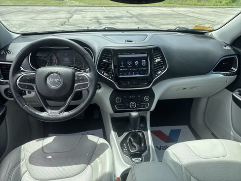 Used 2019 Jeep Cherokee Limited w/ Luxury Group FWD image 13