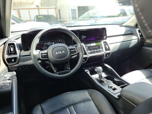 Certified 2023 Kia Sorento EX w/ Panoramic Sunroof Package FWD image 13