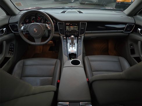Used 2011 Porsche Panamera 4 image 23