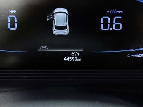 Used 2023 Hyundai Venue Limited FWD image 19