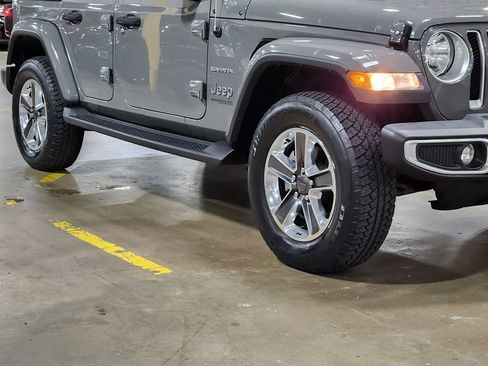 Used 2020 Jeep Wrangler Unlimited Sahara AWD/4WD image 16