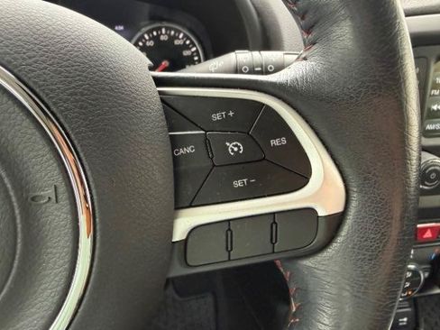 Used 2016 Jeep Renegade Trailhawk w/ Premium Trailhawk Package AWD/4WD image 24
