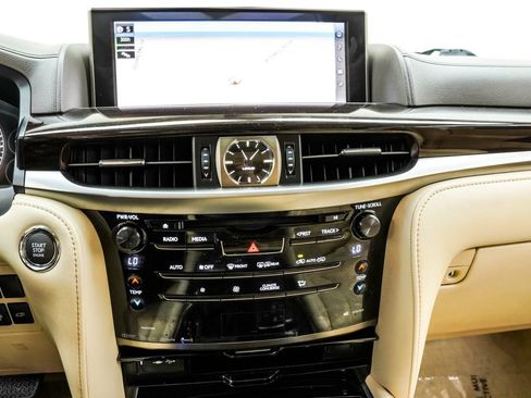 Used 2018 Lexus LX 570 4WD image 28