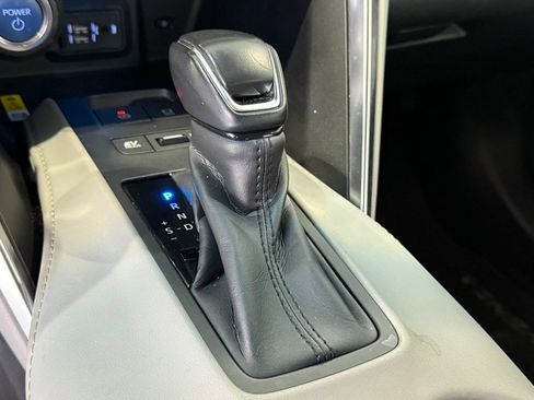 Certified 2021 Toyota Venza LE w/ Carpet Mat Package (TMS) image 25