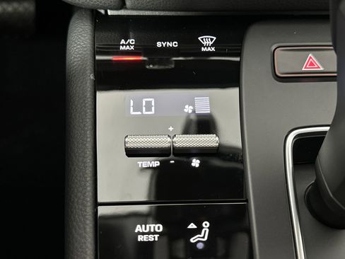 Certified 2025 Porsche Macan Turbo image 21