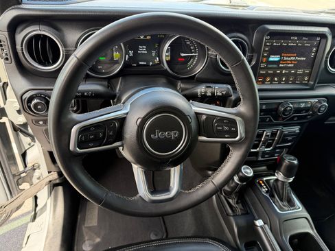 Used 2023 Jeep Wrangler Sahara AWD/4WD image 17