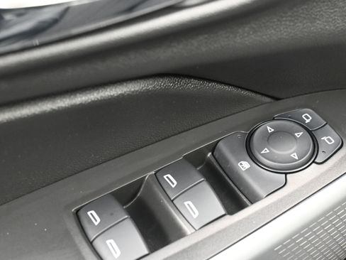 Used 2025 Chevrolet Trax RS image 28