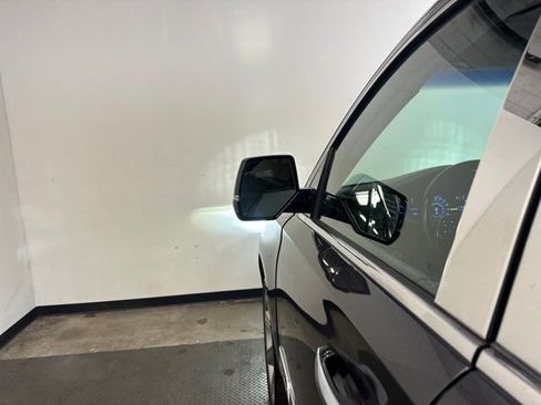 Used 2016 Cadillac Escalade Luxury image 11