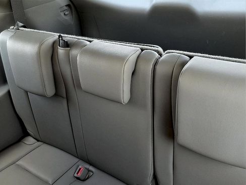 Used 2019 Toyota Highlander XLE AWD/4WD image 12