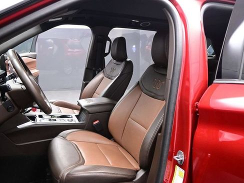 Used 2024 Ford Explorer King Ranch w/ Technology Package AWD/4WD image 9