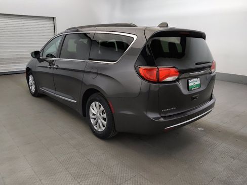 Used 2017 Chrysler Pacifica Touring-L image 5