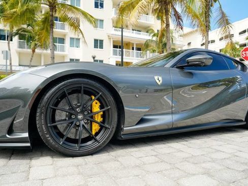 Used 2020 Ferrari 812 Superfast RWD image 13