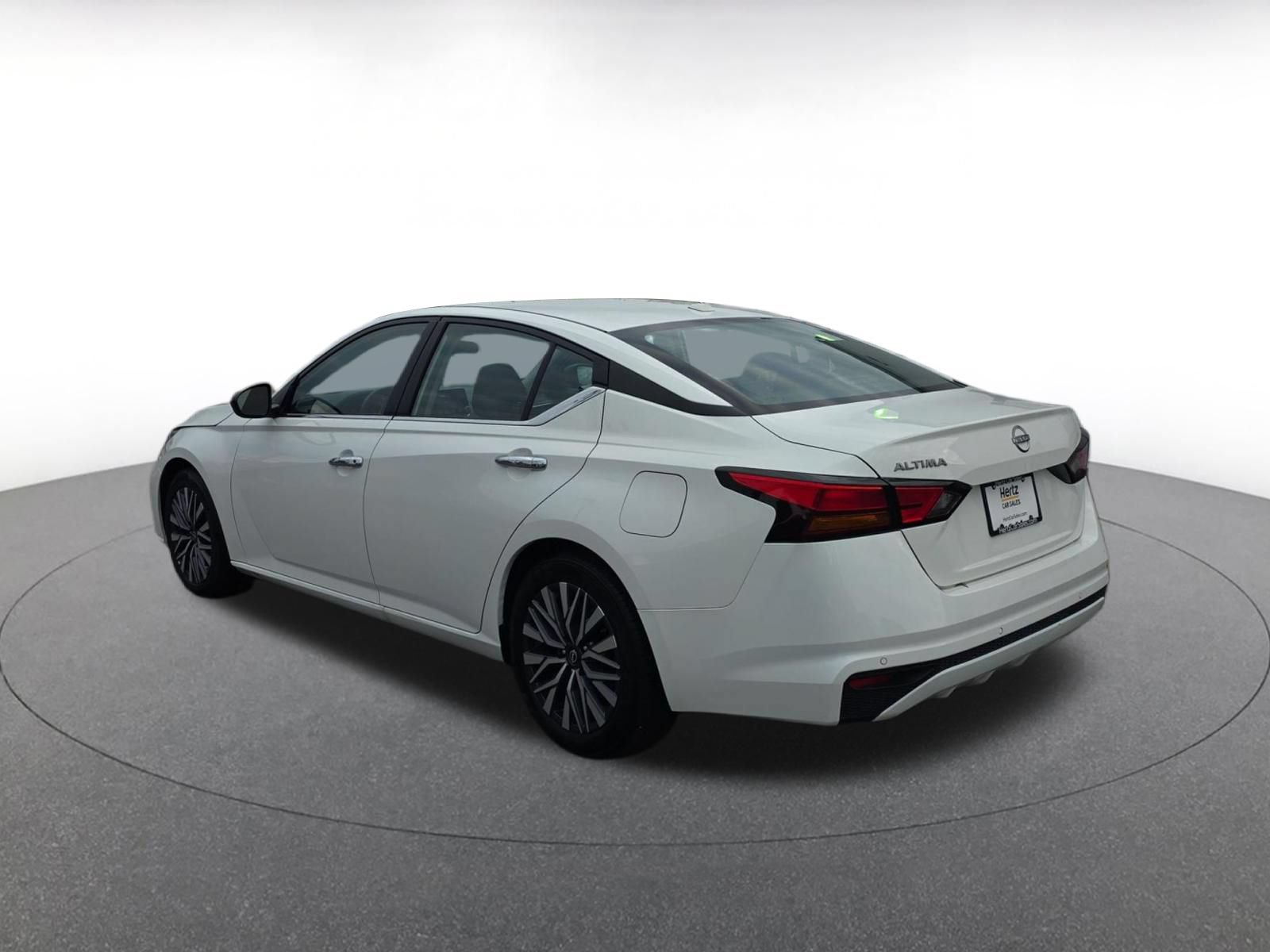 Used 2025 Nissan Altima 2.5 SV FWD image 6
