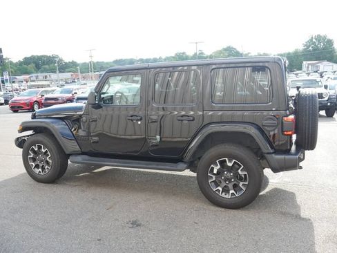 Used 2025 Jeep Wrangler Unlimited Sahara AWD/4WD image 10