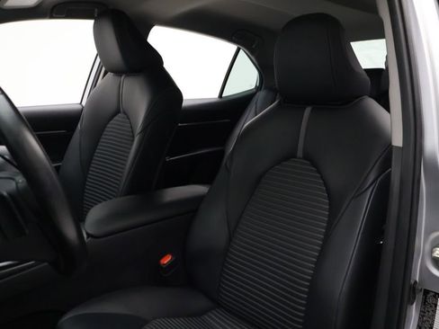 Certified 2020 Toyota Camry SE image 13