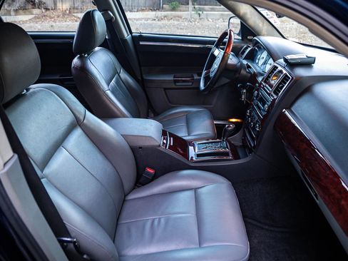 Used 2005 Chrysler 300 Touring image 25