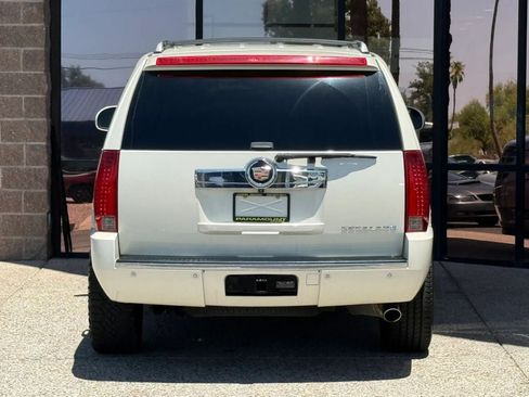 Used 2014 Cadillac Escalade Luxury AWD/4WD image 9