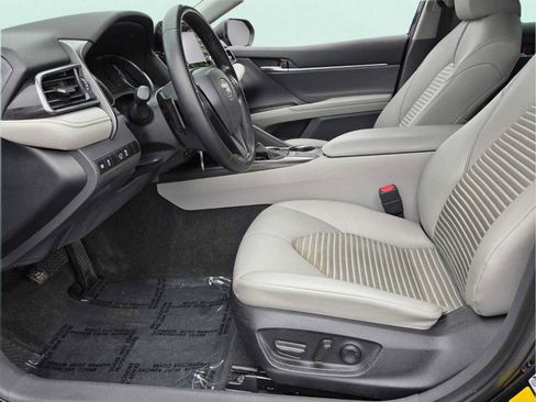 Used 2023 Toyota Camry SE FWD image 7