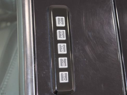 Used 2021 Ford F150 Lariat AWD/4WD image 17