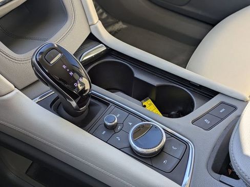 Used 2025 Cadillac XT6 Premium Luxury image 23