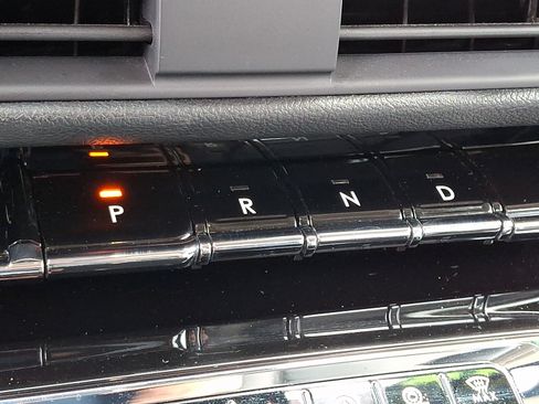 Certified 2024 Lincoln Corsair AWD image 15